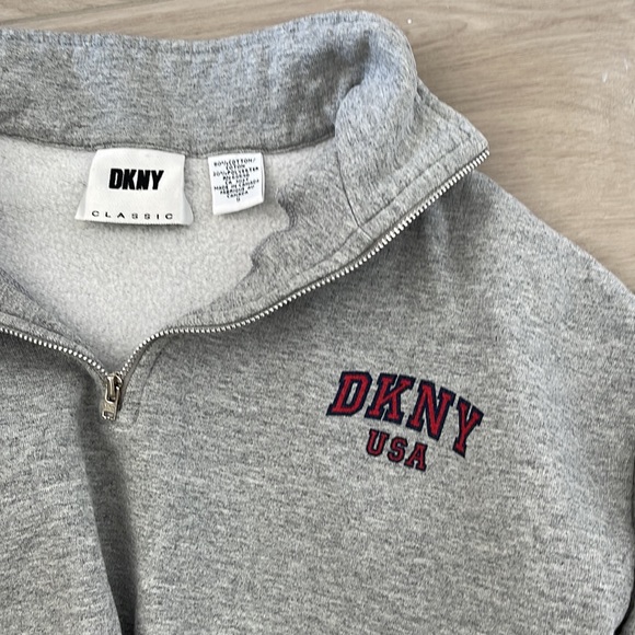 DKNY USA Sweater Size Small. Good condition. - Picture 3 of 7